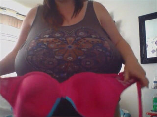 NikNak_BBW: BBW Massive tits, small bra -  42DD