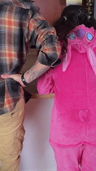 pappa! Vad gör du ?! Oskyldig tonårs styvdotter ensam med styvfar