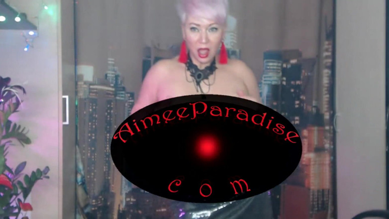 AimeeParadise: Karım benim itaatkar sürtüğüm! Bugün açık bir sohbette gırtlağına kadar...