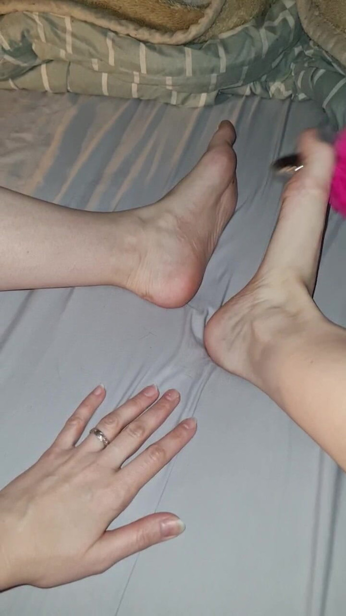 Ana Liz: Chatte fraîchement rasée...