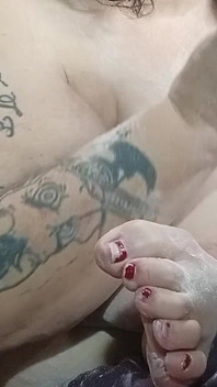 Tuan memerintahkan pria gemuk ini untuk tepung sampai belepotan!