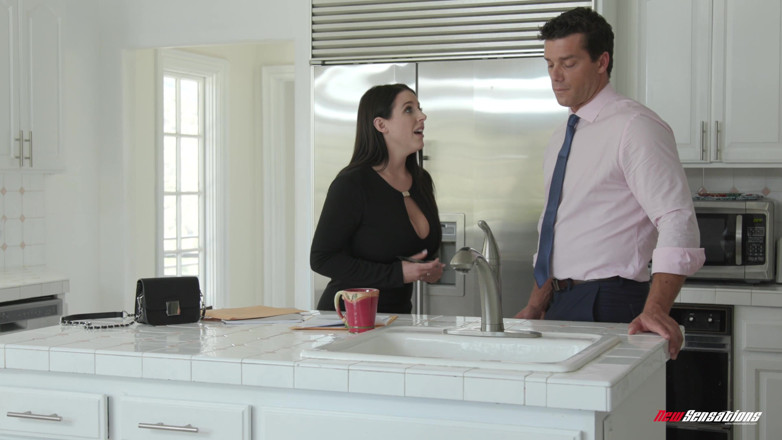 New Sensations: Grande peituda chefe Angela mantém seu homem