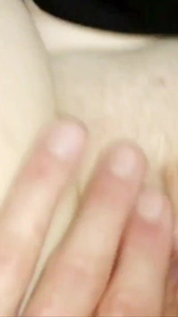 행복은 하드 애널에 있습니다. 귀여운 아시아 소녀를 위한 그녀의 첫 하드코어 인종 간 애널입니다.
