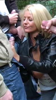 Scouse milf Tia Layne quer se tornar uma puta de quatro para que ela vá para a floresta para encontrar três estranhos pendurados para agradar