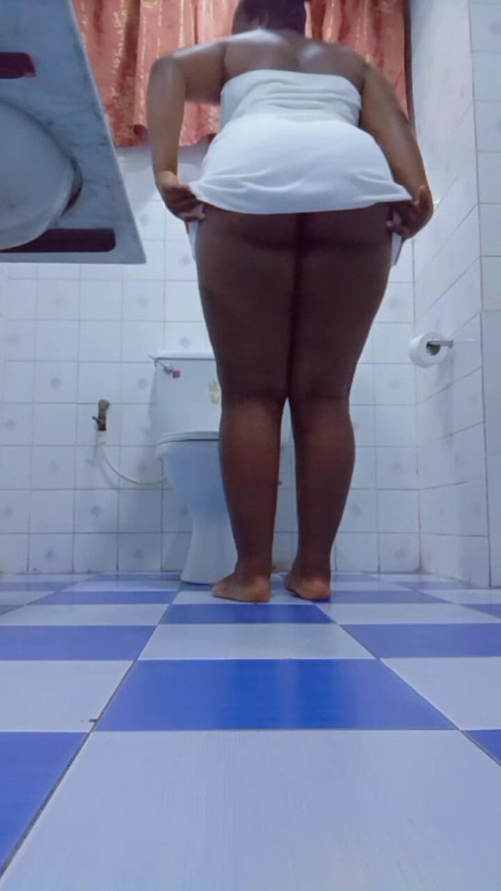 Slutmelly: Awek mandi nakal