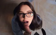 Ateşli orta yaşlı seksi kadın candy milady ile elle muamele ve boşalma ile oral seks derlemesi
