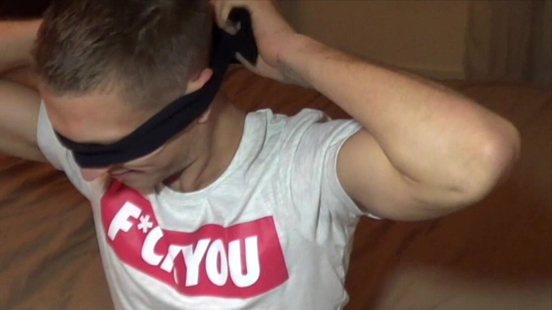 Gaybareback: เขาดูดไขมันจากมันฝรั่งของเขา