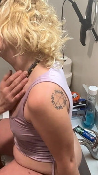 Pisse romantique sur elle, notre premier, dis-lui qu’elle est à moi, partagée un moment