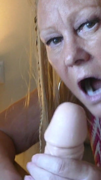 Symulowany CIM dildo ręczna robota i obciąganie z Dirty Talk JOI plucie i drybbling w dół długość twojego kutasa
