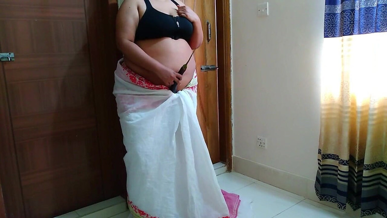 Aria Mia: गुजराती सेक्सी आंटी सेक्स टॉय के साथ सेक्स कर रही है जबकि पड़ोसी को चोदकर उसकी मदद करते हुए देख रहा है जबकि उसका पति घर पर नहीं था
