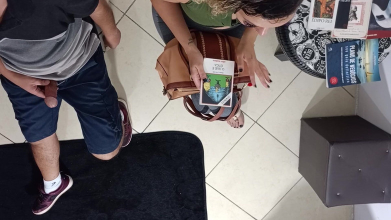 Victor SweetCoupleStories: Seks yang tidak dijangka di bilik menunggu dengan orang asing.