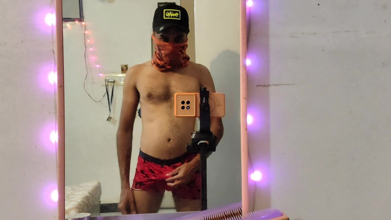 UltraHotBoy69: フィール・ザ・ライト ミラー・セルフィー