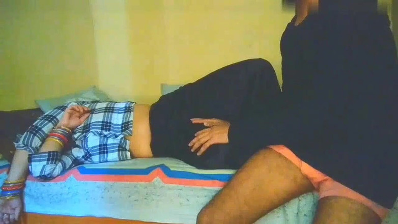 Onlyitg: Min fru blir kåt. Sexig fru måste knulla med sin...