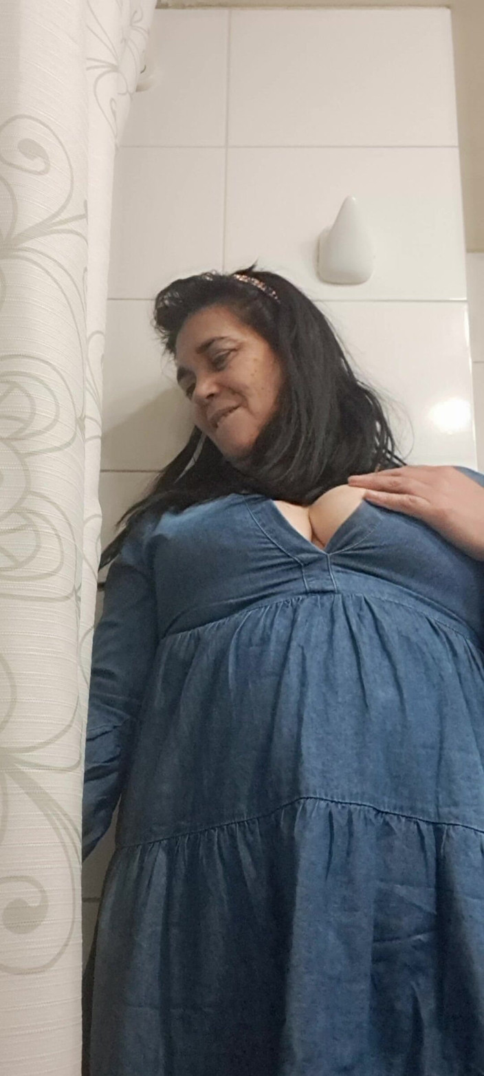 Mommy big hairy pussy: बाथरूम में आप मुझे देखना चाहते हैं, मैं हॉट हूं