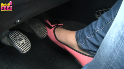 Foot Fetish HD: Petra revving