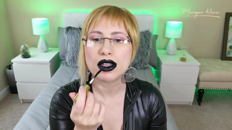 Morrigan Havoc: Надевая черную помаду