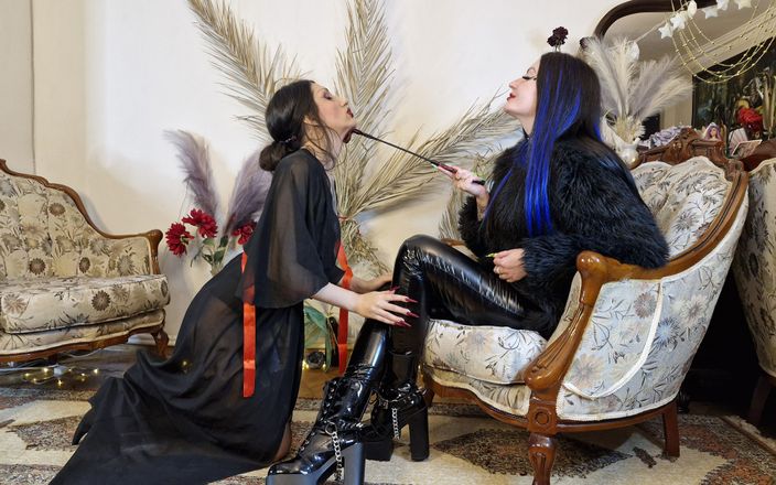 Dominatrix Nika: 女主人nika和她的性感奴隶
