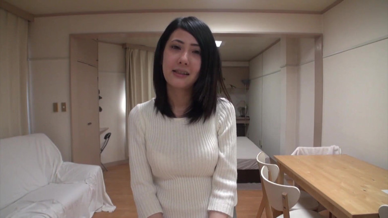 Japan Lust: Drobna amatorska japońska milf piszczy i bierze duże creampie