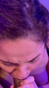 Après plusieurs orgasmes, je l’ai laissé me baiser le cul pour la première fois