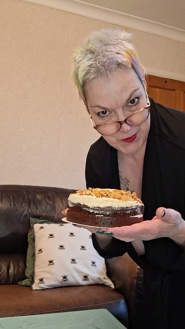 Layla Bird: Pastel sentado &amp; spaghetti sploshing