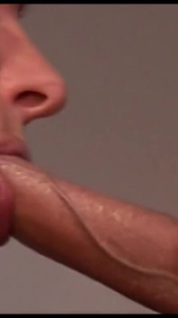 Kızıl saçlı orta yaşlı seksi kadın ve büyük yaraklı amcık yarak emiyor