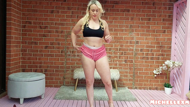 Michellexm: 大内裤尝试与 Wedgies 大屁股天然 wedgie 紧致惠蒂可见内裤线