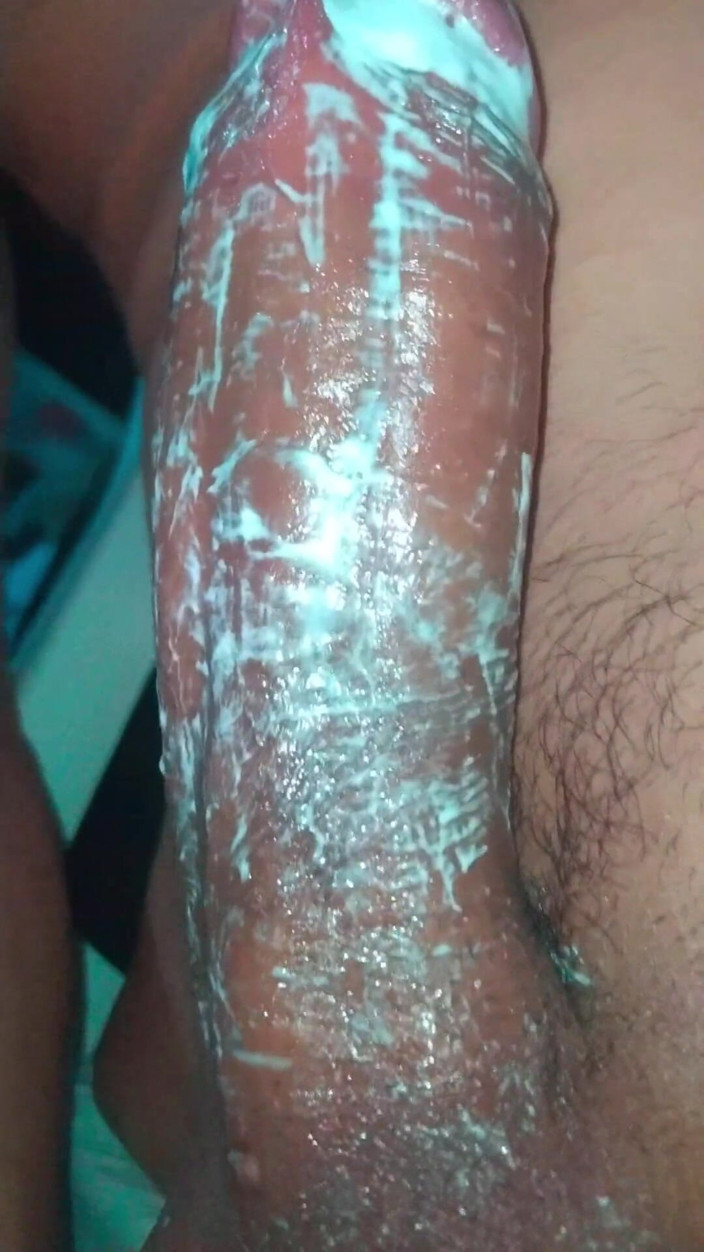 Naughty Cock: Lubrificante com espuma, reagindo dotado e curtindo assistindo casais fodendo