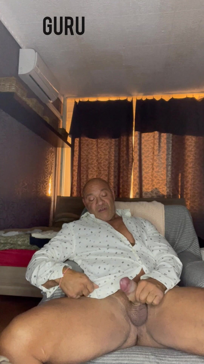 Mr. Guru: Vận động viên thể hình solo tự quay tại nhà