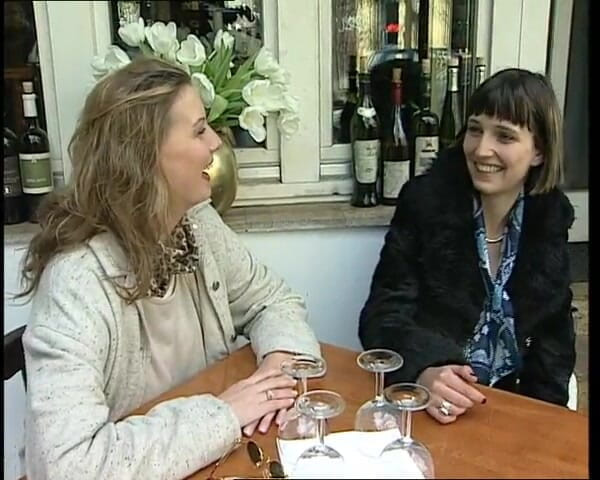 YOUR FIRST PORN: Pasatiempo lésbico entre dos amigas