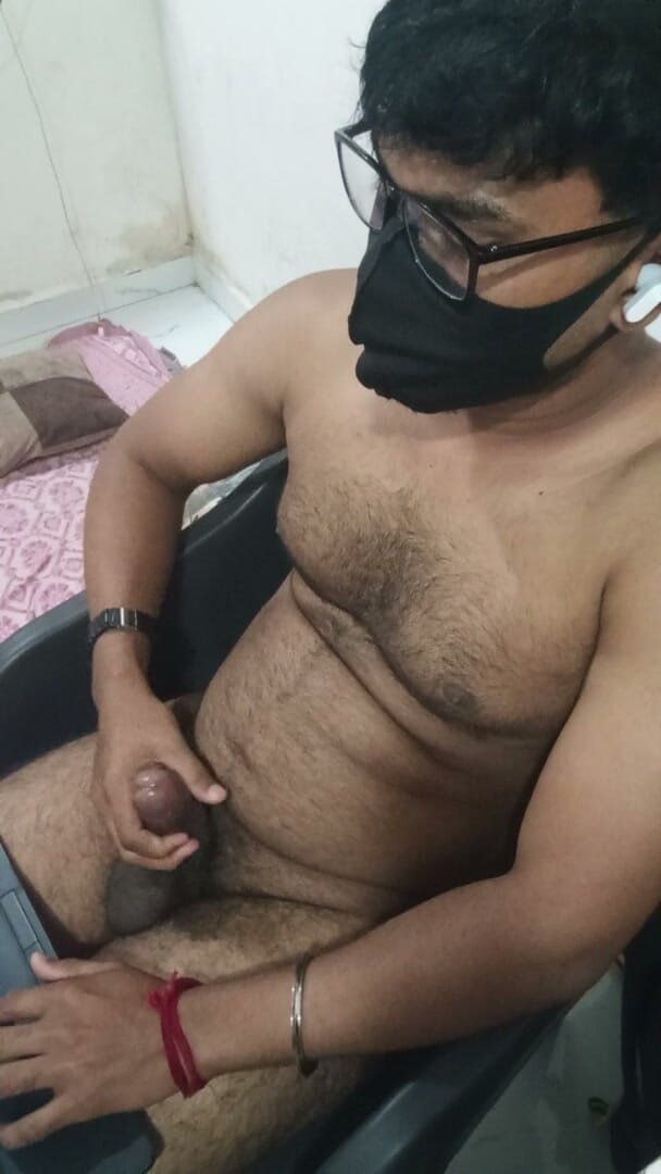 Asian321heart: O garoto virgem indiano está tremendo e tirando a água