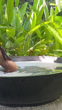 Pemandian hutan sambil bugil - di balik layar