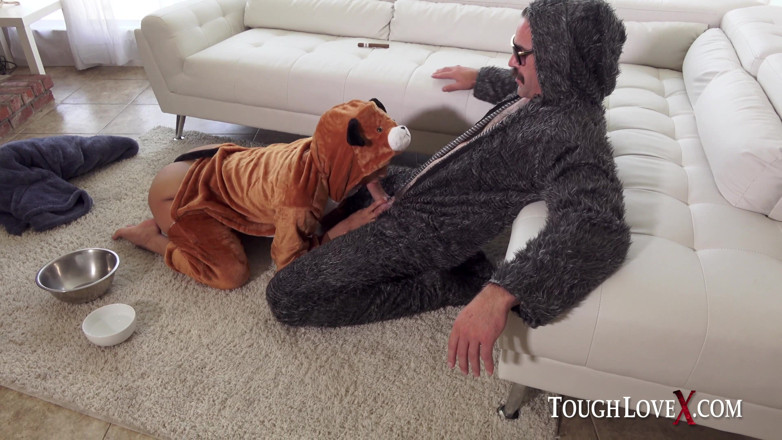 ToughLoveX: TOUGHLOVEX - Latina Abby Lee Brazil dostaje doggystyle