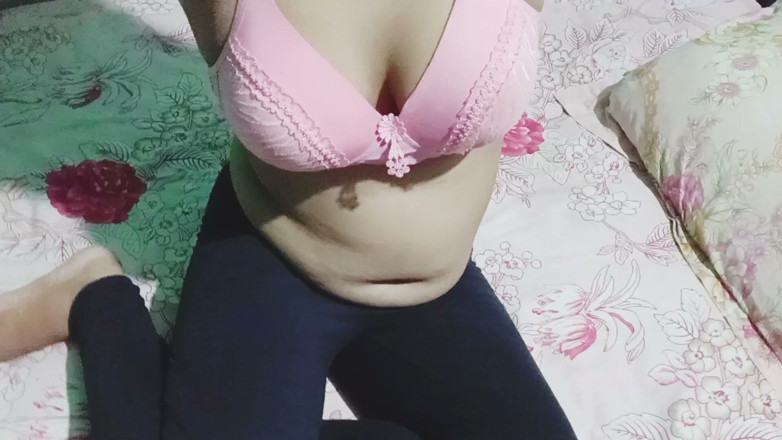 CoupleWorld: Sexy bhabhi ukazuje její sexy prsa a kundičku