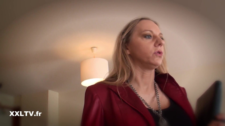 XXLTVFR: Trio anale con una donna bendata