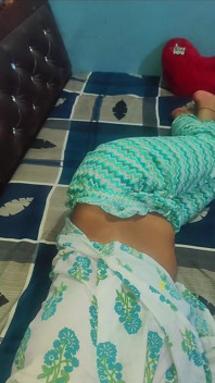 Fată indiană Kavya Bhabhi blowjob în gură Video hindi