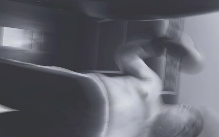 Combat and fetish: Heavyhitterboxer Vs. Tu, partea 1