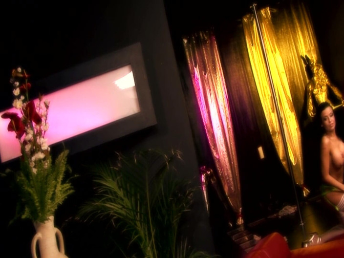 The Window of Sex: Žádostivá v scéně Ingerie - 2_three kamarádky ve spodním prádle spolu šukají v...