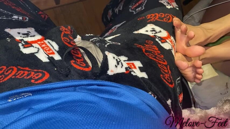 Naelor: Melove chce potěšit Naelor svými sexy chodidly a dlouhými prsty...