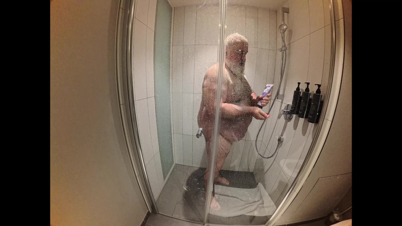 cuddlebearbln: Taking a Shower in Stuttgart