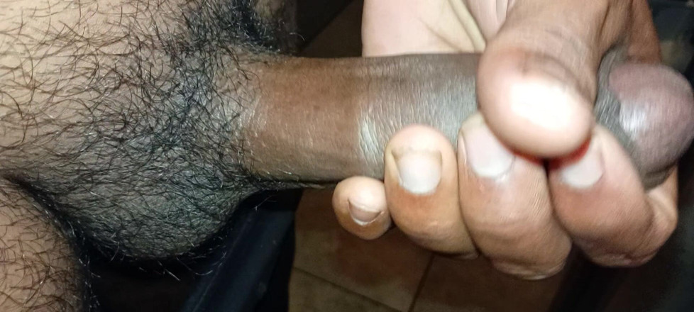 Kejken87: Väntar på att flickan ska knulla i badrummet