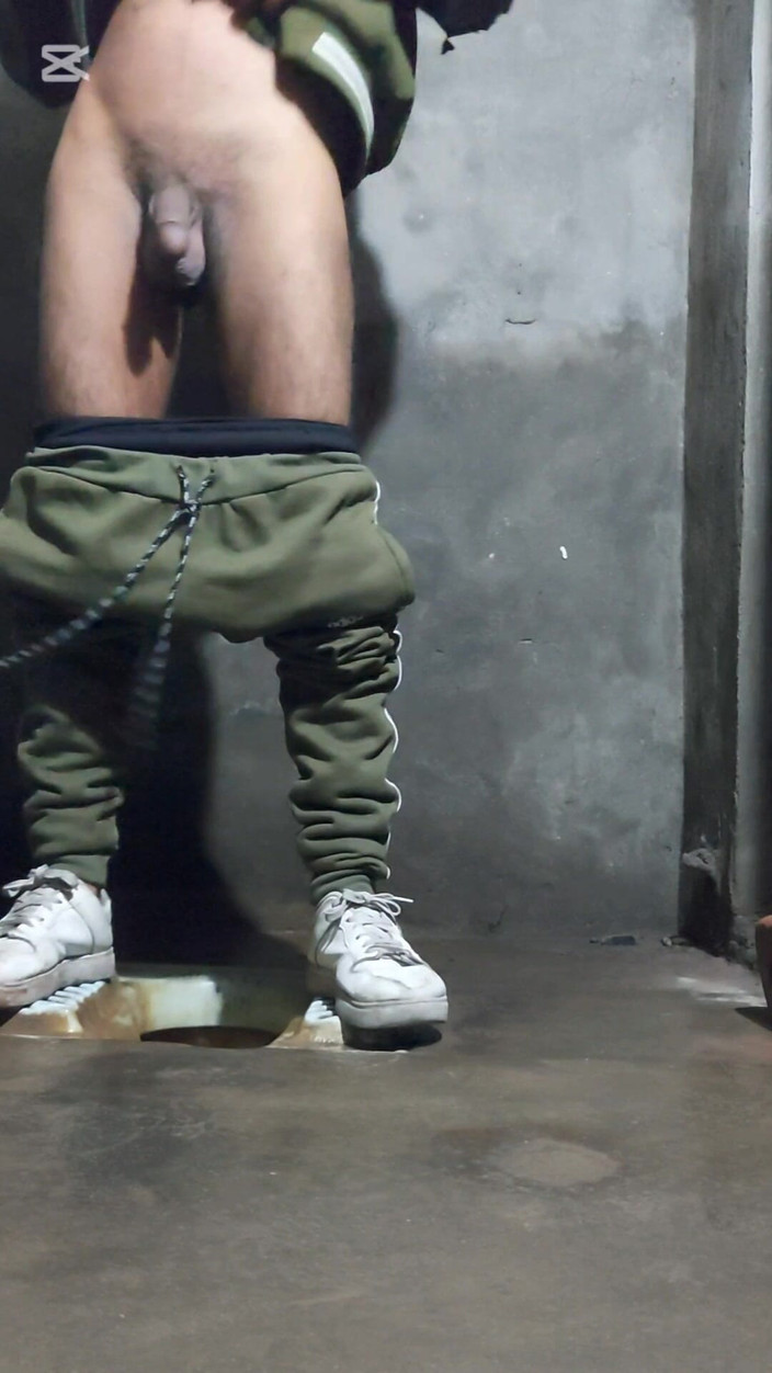 Zaid Valen: Garoto paquistanês no banheiro na