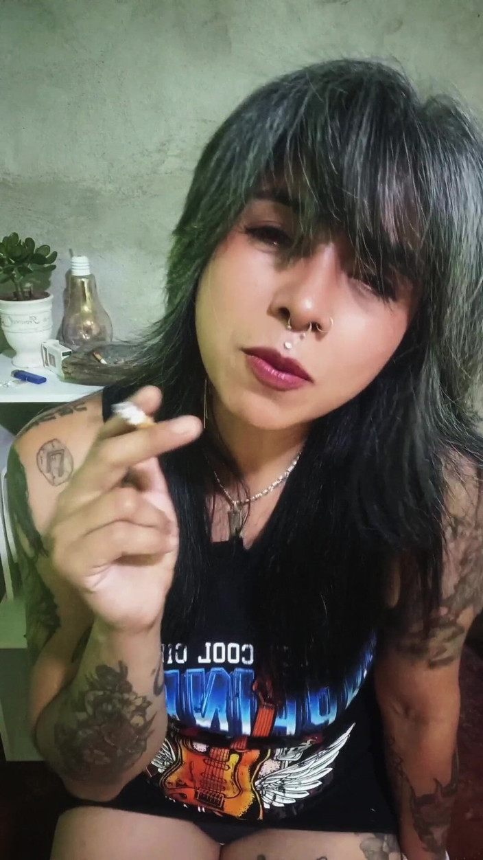 Casia Castro: Hãy đến hút thuốc với tôi