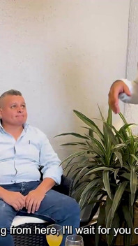 Podvádějící latina MILF šuká ptáka nejlepšího přítele jejího manžela, velký zadek dostane velký výstřik do pusy