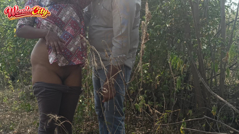 Magilmathi: Schattig meisje met forrest gebeurde onverwachte hete romantiek