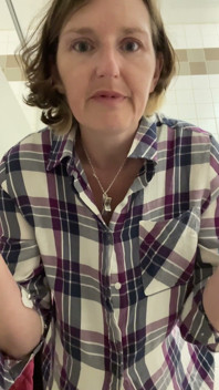 Wenn Ein Unschuldiges Pinkeln in Öffentlichen Toiletten Zu Einem Frechen Squirting-wichsen Wird
