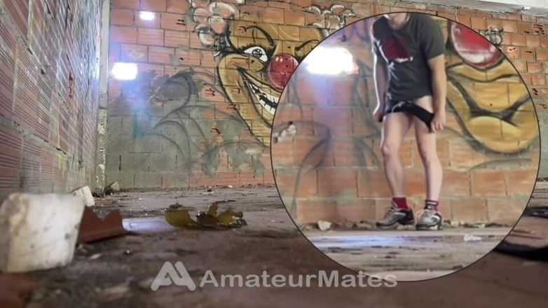 AmateurMates: 2 Rapazes Amadores Pegos Se Divertindo Rápido Em Um Prédio...