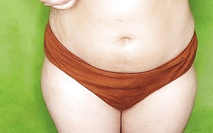 Vicky Thakur: Chica india del pueblo en show casero de cuerpo 14