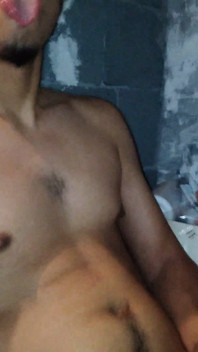 This Handsome Guy Really Has a Hard Dick Eat It All for a Moment of Pleasure