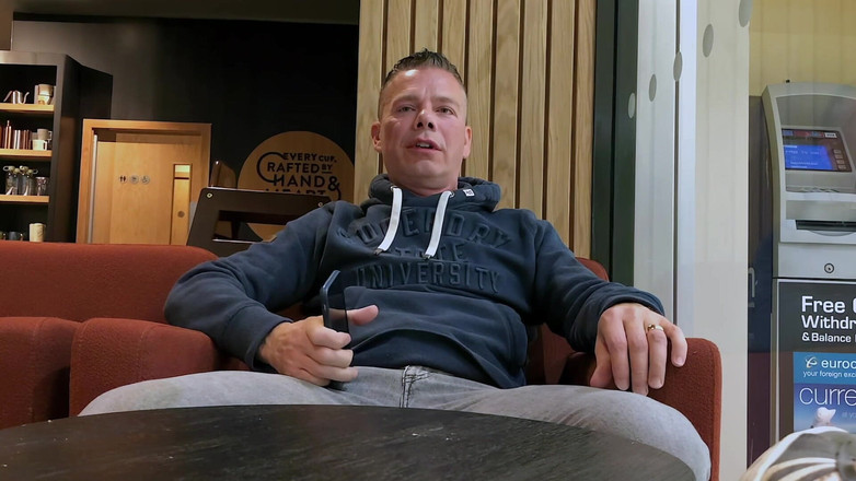 NakedFoxx: Dám sục cu trong quán cà phê bận rộn - Xuất...