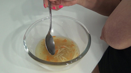 AnnaBUST: Tante Anya Pinkelt in Deine Suppe